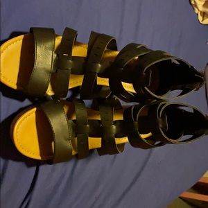 Size 13 women Rialto comfort wedges